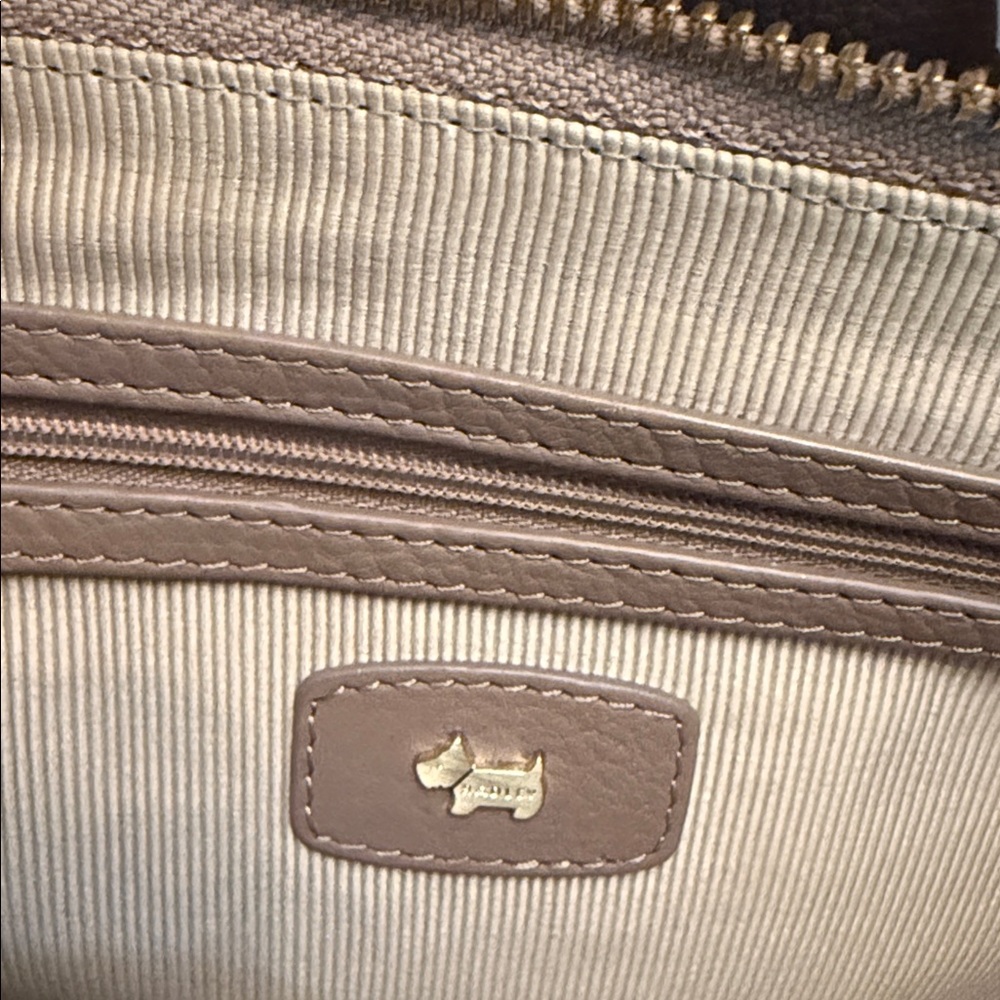Radley London Arlington court taupe pebbled leather satchel! - Picture 7 of 9